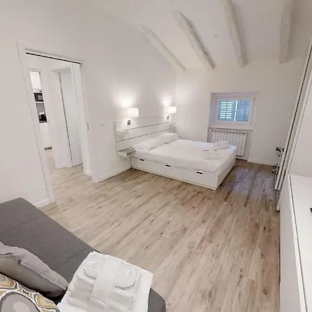 Triestevillas San Francesco - Public Garden Apartment *